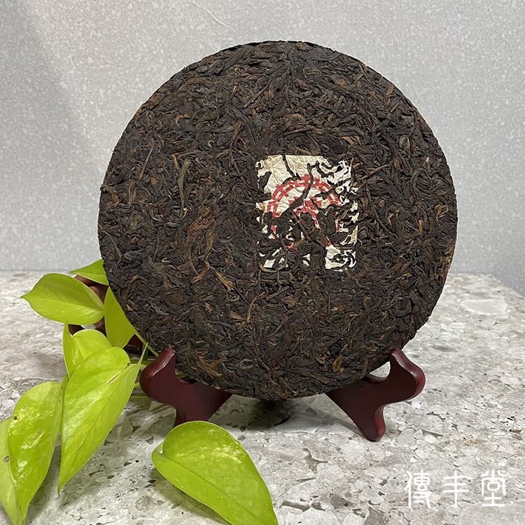 1980年末 中茶牌紅印鐵餅 (俗稱:八八紅鐵青餅)